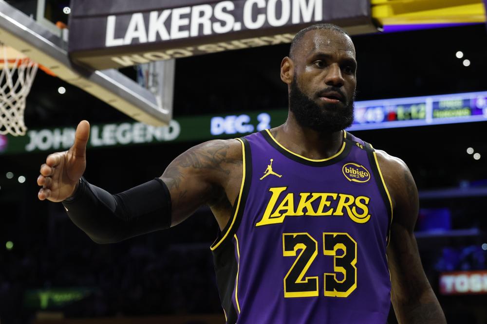 符合现代足 符合现代足