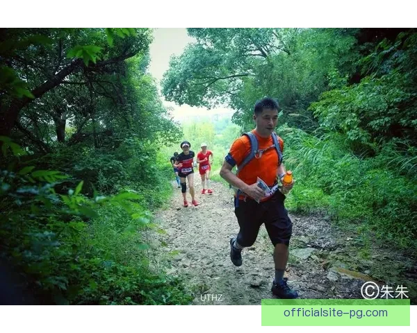 穿越山川，征服挑战：跨越自我，迎接越野跑挑战